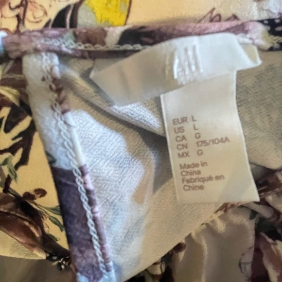 H&M Flowers Birds and Butterflies Print Top L FREE SHIP - Picture 4 of 5